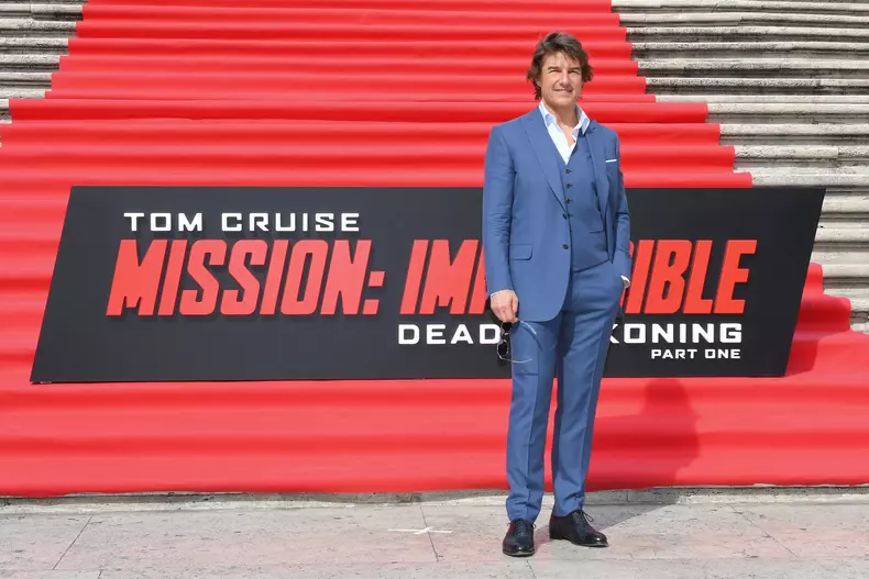 Tom Cruise, luat cu asalt de fani la Roma. Cum a pozat actorul din Misiune Imposibilă 7 la premiera noului său film