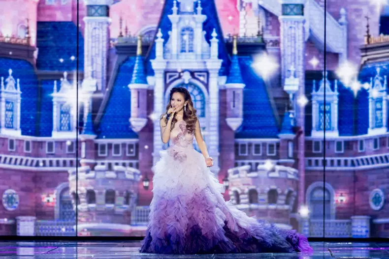 Coco Lee dresses up to highlight gala of Tmall 11.11 Global Shopping Festival 2018