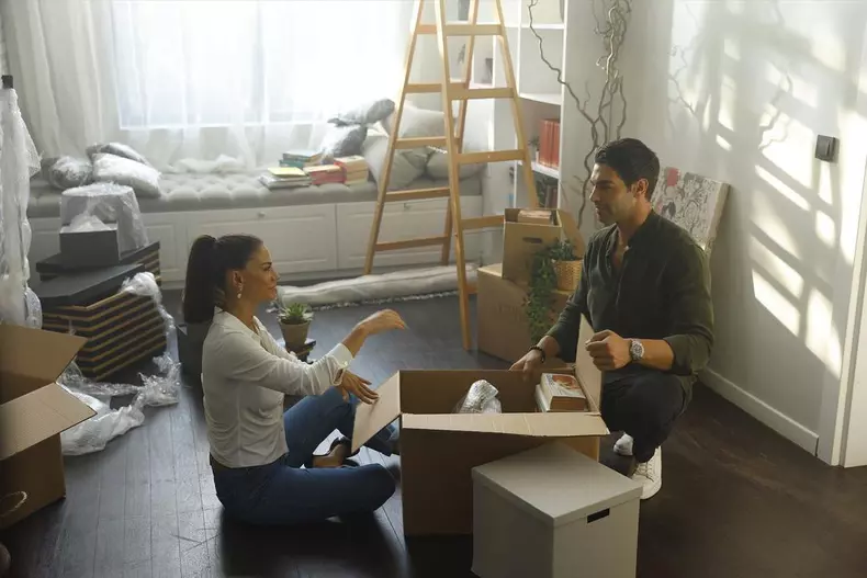 demet-ozdemir-se-intoarce-la-netflix-cu-tactici-in-dragoste-2.-comedia-romantica-a-intrat-de-azi-pe-platforma-3