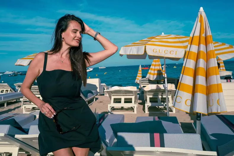 anca-serea-anunt-surprinzator.-sotia-lui-adi-sina-isi-vinde-hainele-1-1