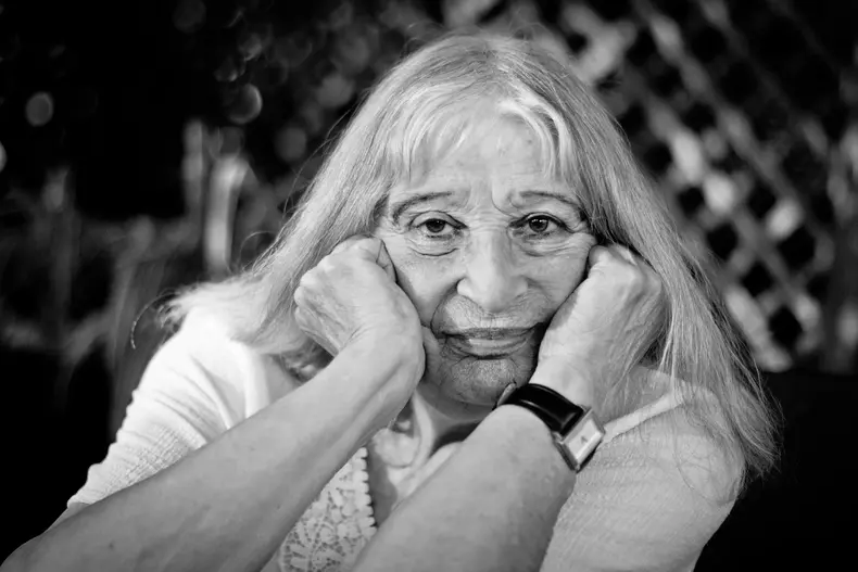 nora-iuga-in-de-ce-ma-cheama-nora-cand-cerul-meu-e-senin-de-carla-maria-teaha