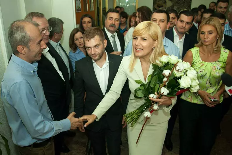 elena-udrea-bruneta-miss_16.jpg