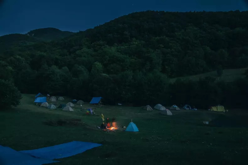 camp-de-cercetasi-cu-corturile