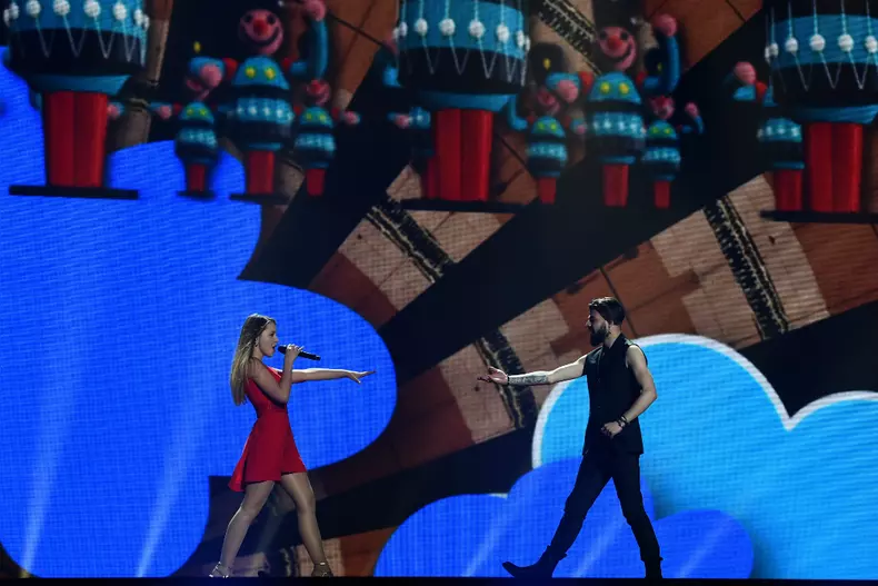 ilinca bacila si alex florea pe scena eurovision 2017