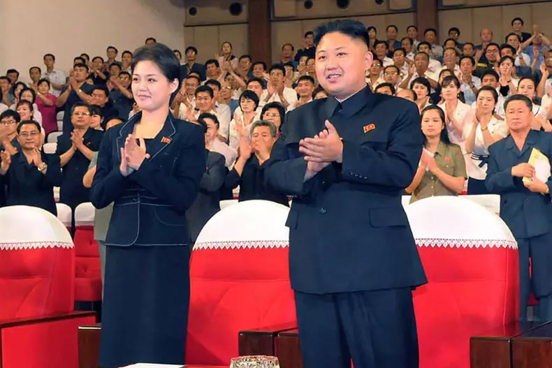 Kim Jong-un si sotia lui 3