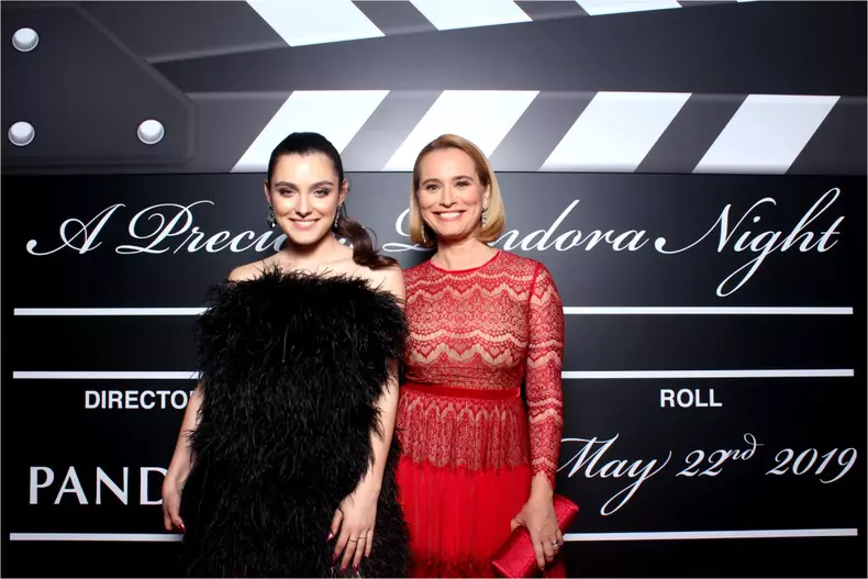 01 Andreea Esca & Alexia Eram