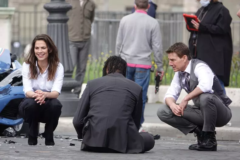 Tom Cruise și Hayley Atwell