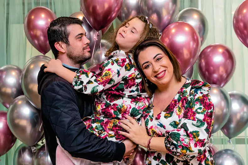 Oana Roman, Marius Elisei și fiica lor Isabela