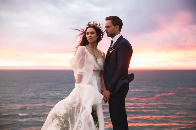Patrick J. Adams și Troian Bellisario