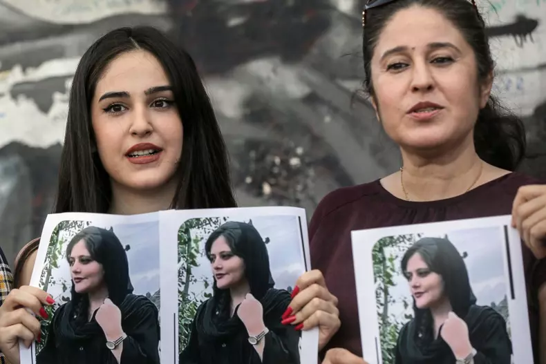 proteste-in-Iran-dupa-moartea-tinerei-Mahsa-Amini-1