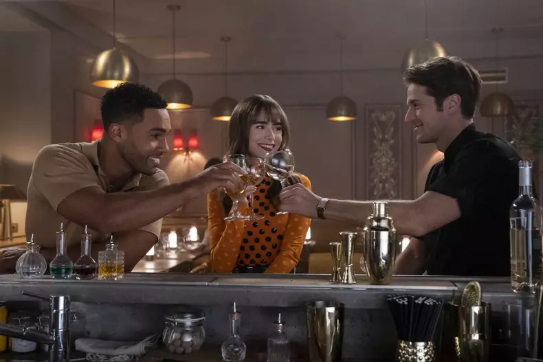 Lucien Laviscount, Lily Collins și Lucas Bravo