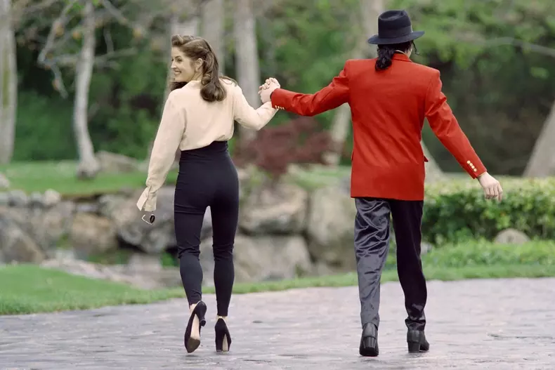 Lisa Marie Presley și picanteriile din căsnicia cu Michael Jackson. "El mima că au raporturi intime. Și țipa până ajungea la orgasm"