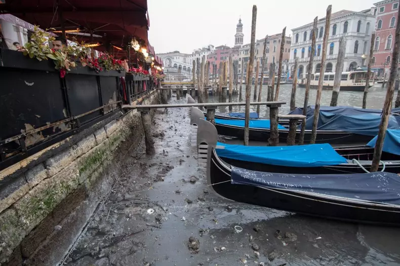 Canalele au secat în Veneția. Imagini uluitoare din orașul italian 4
