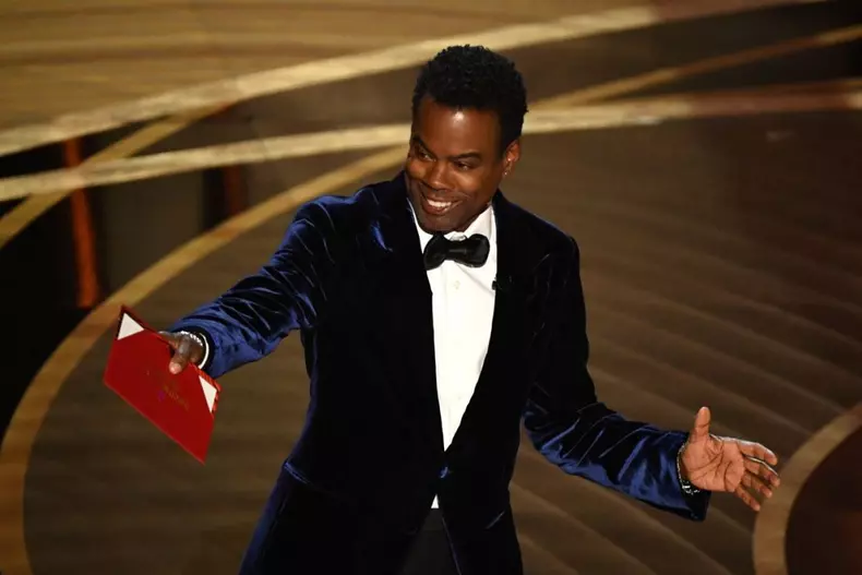 Chris Rock, pregătit să meargă mai departe după palma primită de la Will Smith 1