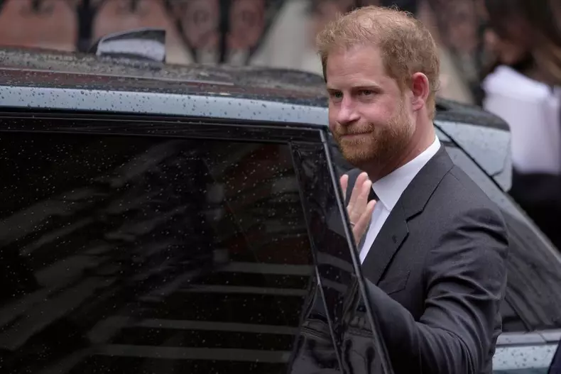 Prințul Harry, vizită surpriză în Marea Britanie