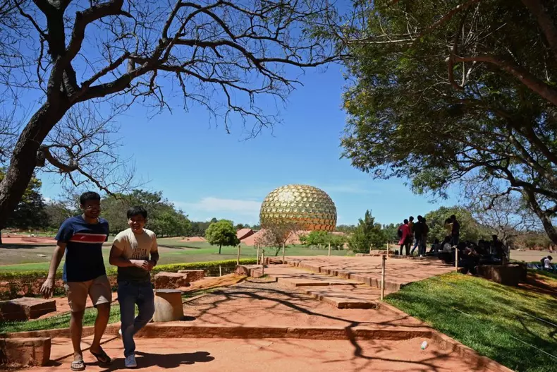 Auroville, orașul în care nu există religie, politică și bani