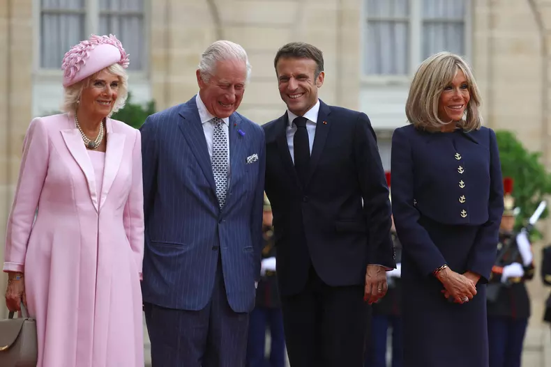 Charles, Camilla, Macron și sotia