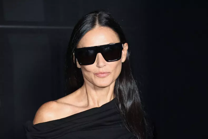 PFW - Saint Laurent Womenswear Spring/Summer 2024 - Photocall NB