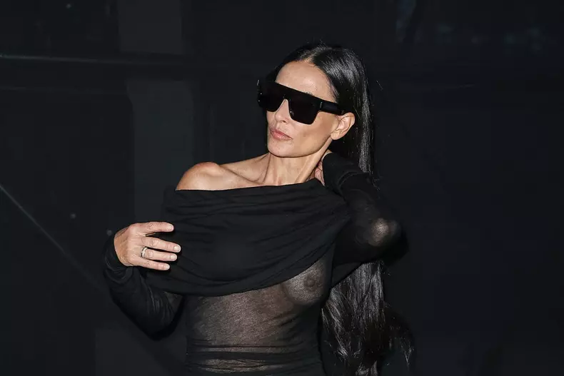 PFW - Saint Laurent Womenswear Spring/Summer 2024 - Photocall NB