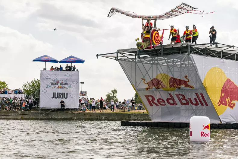 red-bull-flugtag-4