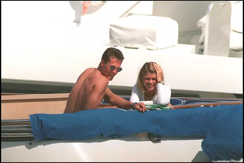 MICHAEL SCHUMACHER ET CORINNA SUR UN YACHT A SAINT TROPEZ