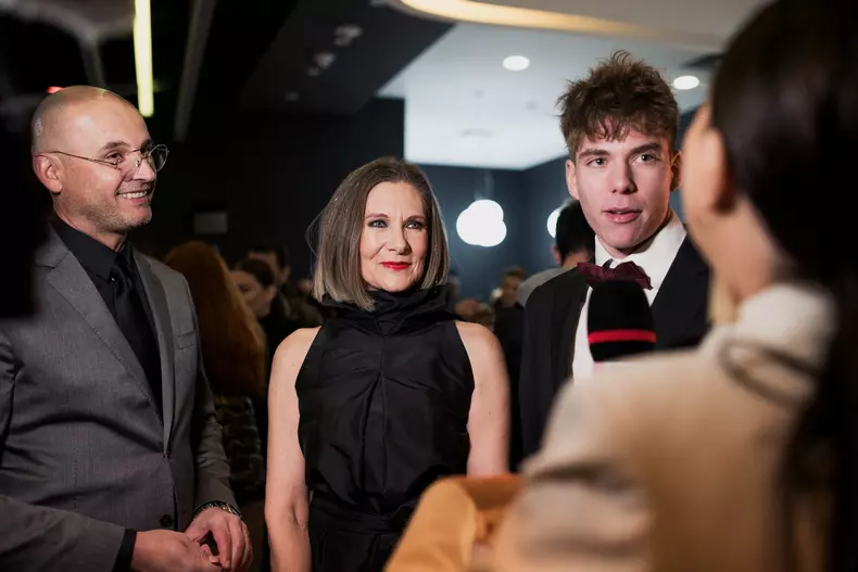 Romanița Iovan, Albert, fiul ei, și logodnicul Iulian Gogan