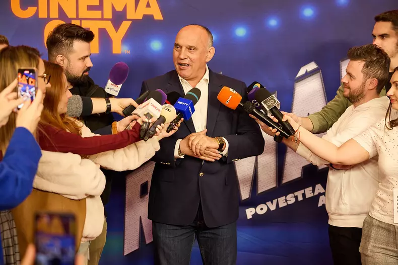 florin-prunea-la-premiera-hai-romania-povestea-generatiei-de-aur-film-romanesc-6