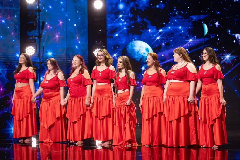 grupul-calatorie-in-pantec-format-din-concurente-azi-la-romanii-au-talent-1