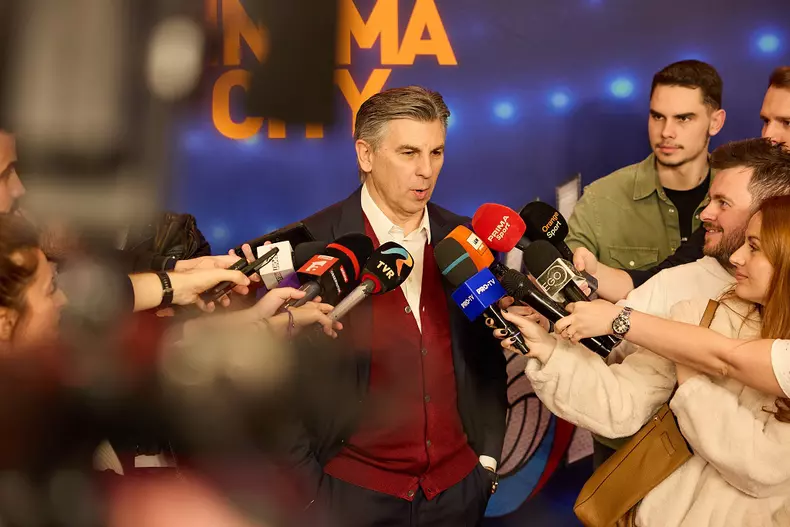 hai-romania-povestea-generatiei-de-aur-film-romanesc-10