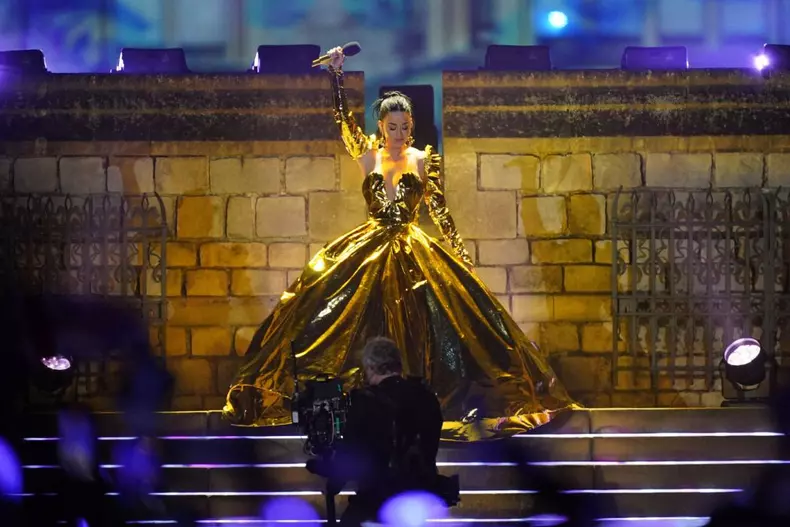 Katy Perry la concertul de încoronare a Regelui Charles
