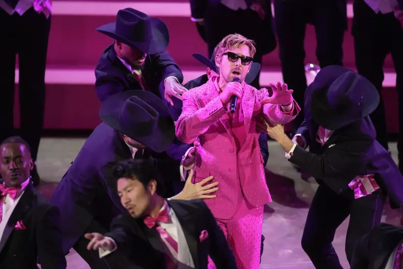 Ryan Gosling a făcut spectacol cu interpretarea piesei I'm Just Ken