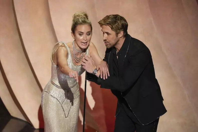 Emily Blunt și Ryan Gosling, au dus „rivalitatea” pe scenă