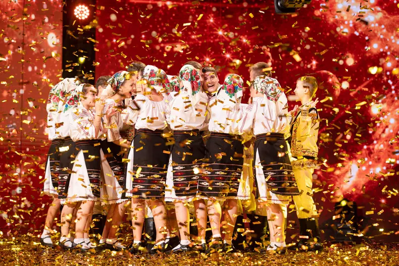 ansamblul-hecenii-golden-buzz-andra-10-1