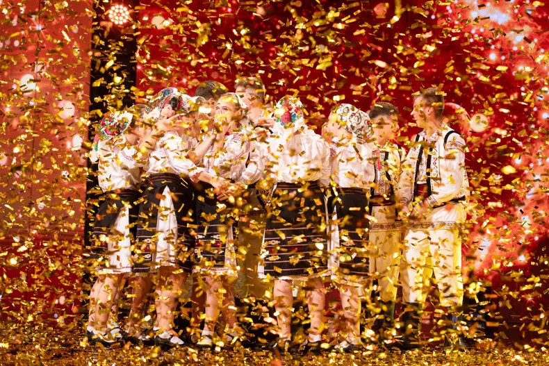 ansamblul-hecenii-golden-buzz-andra-8-1