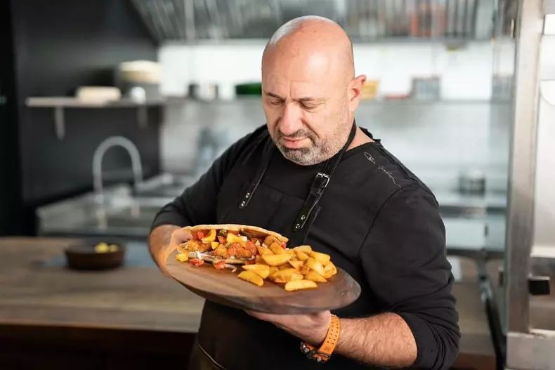 catalin-scarlatescu-in-bucatarie