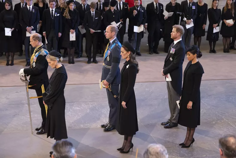 Meghan Markle, Prințul Harry, Kate Middleton și Prințul William la înmormântarea Reginei Elisabeta a II-a