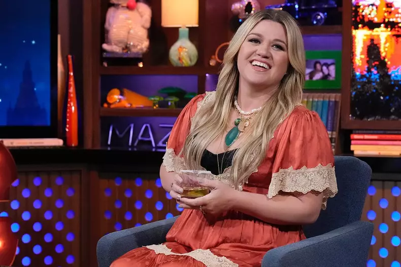 Kelly Clarkson 33