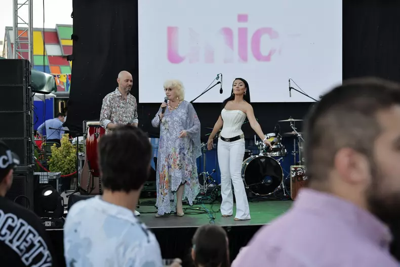mihai-mitoseru-cu-andreea-mantea-si-corina-chiriac-la-unica-urban