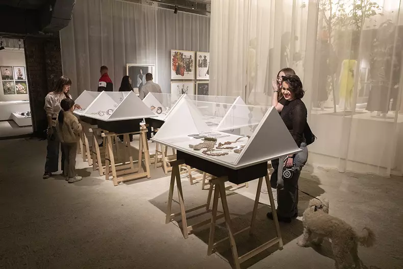 diploma-show.jpg