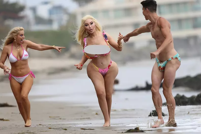 *EXCLUSIVE* Jessica Alves spotted nude on the beach in Malibu over the weekend!