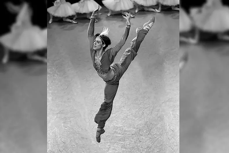 Russian ballet star dies in a balcony fall