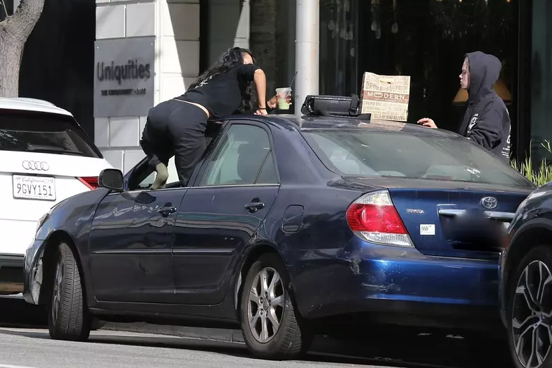 *PREMIUM-EXCLUSIVE* Shiloh Jolie was spotted showing off a little PDA with her girlfriend as they had lunch on top of a car in Los Angeles **SHOT ON 11/15/24**