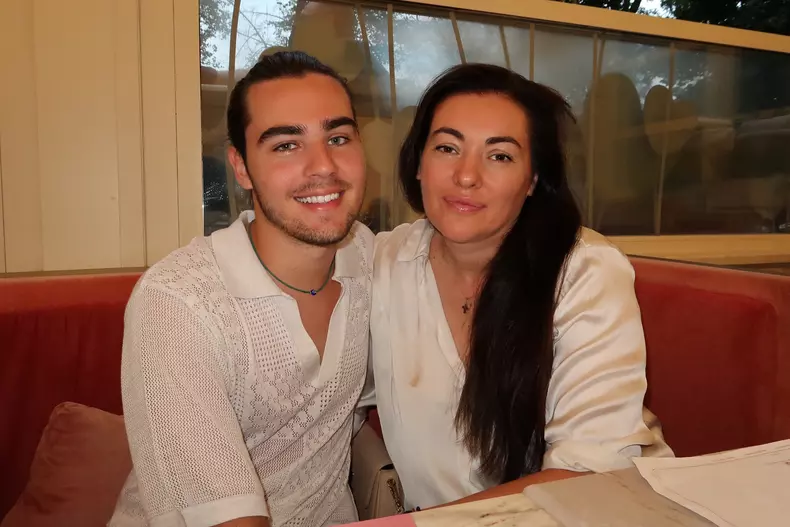 Radu Ștefan Bănică și mama lui, Camelia Constantinescu (1)