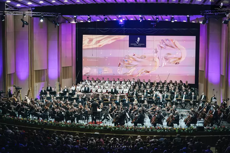 klaus-makela-si-royal-concertgebouw-orchestra-pe-scena-festivalului-enescu-2023-foto-1.jpg