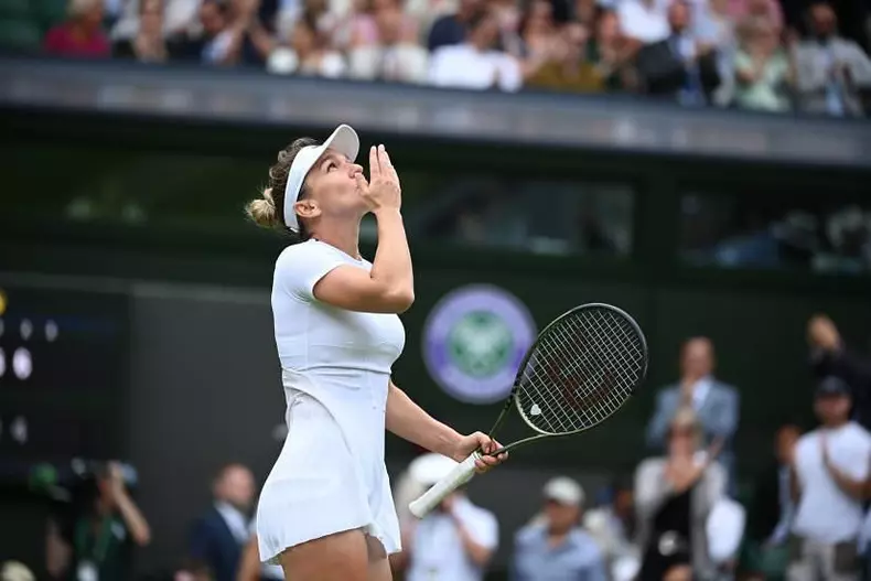 simona halep pe teren