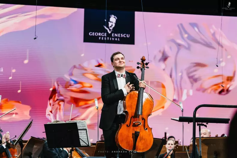 violoncelistul-andrei-ionita-pe-scena-festivalului-enescu-2023.-foto-andrada-pavel-1024x683-1.jpg
