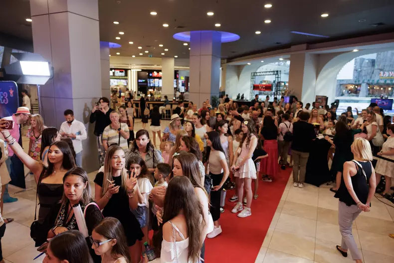 Premiera Sirenele 3 Legenda coroanei (20)