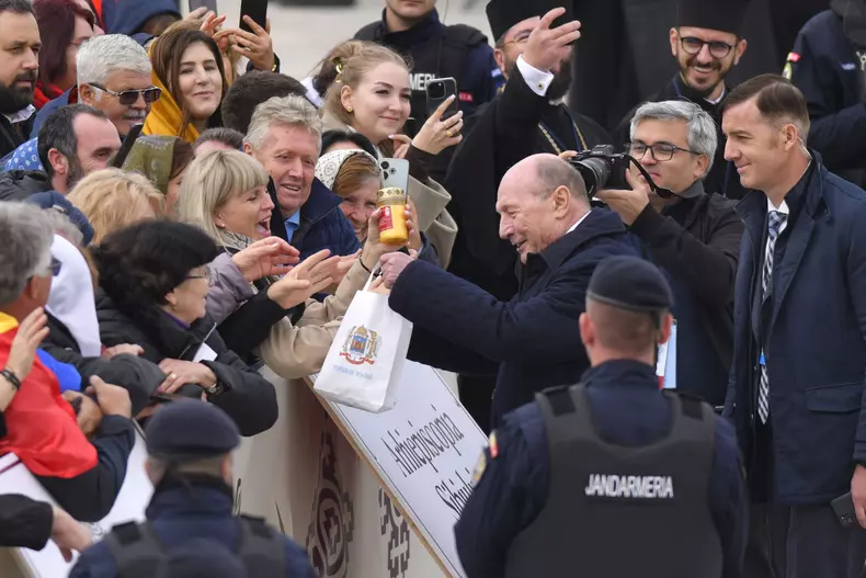 BUCURESTI - CEREMONIE DE SFINTIRE A PICTURII CATEDRALEI MANTUIRI