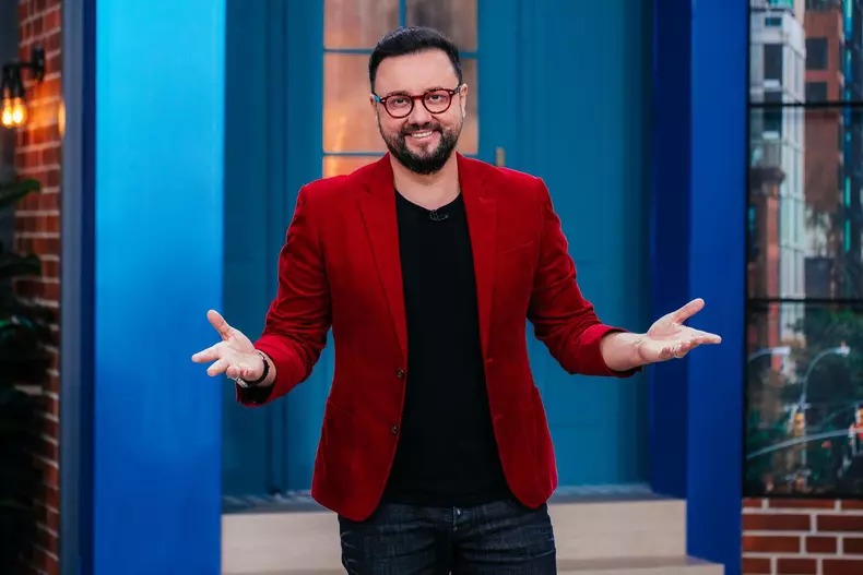 catalin maruta in rosu