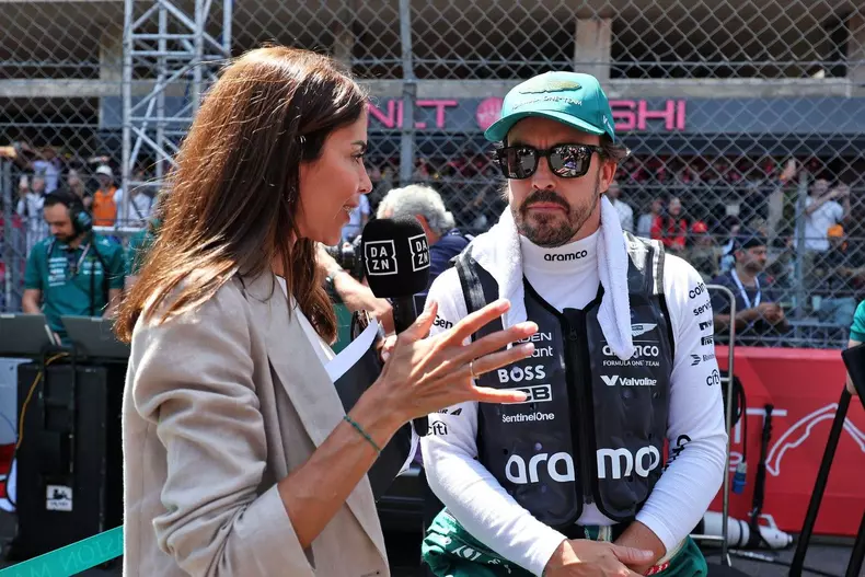 Monaco, Monte Carlo. 25th May, 2025. Fernando Alonso (ESP) Aston Martin F1 Team with his girlfriend Melissa Jimenez Dionisio (ESP) DAZN Presenter, on the grid. 25.05.2025. Formula 1 World Championship, Rd 8, Monaco Grand Prix, Monte Carlo, Monaco, Race Da